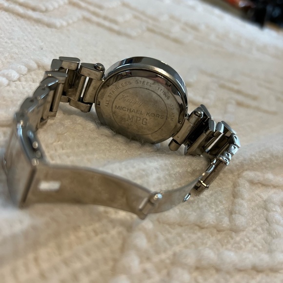 Michael Kors Watch - Picture 7 of 7